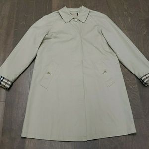 100% Authentic!! Burberry Coat w/ detachable hood